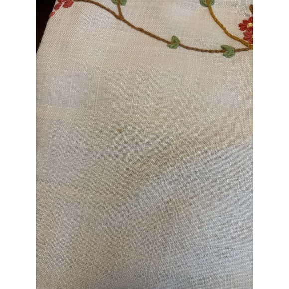 Vtg. Hand Embroidered Fall Thanksgiving Tablecloth Scallop Edge 56x77 Ivory - Picture 10 of 10